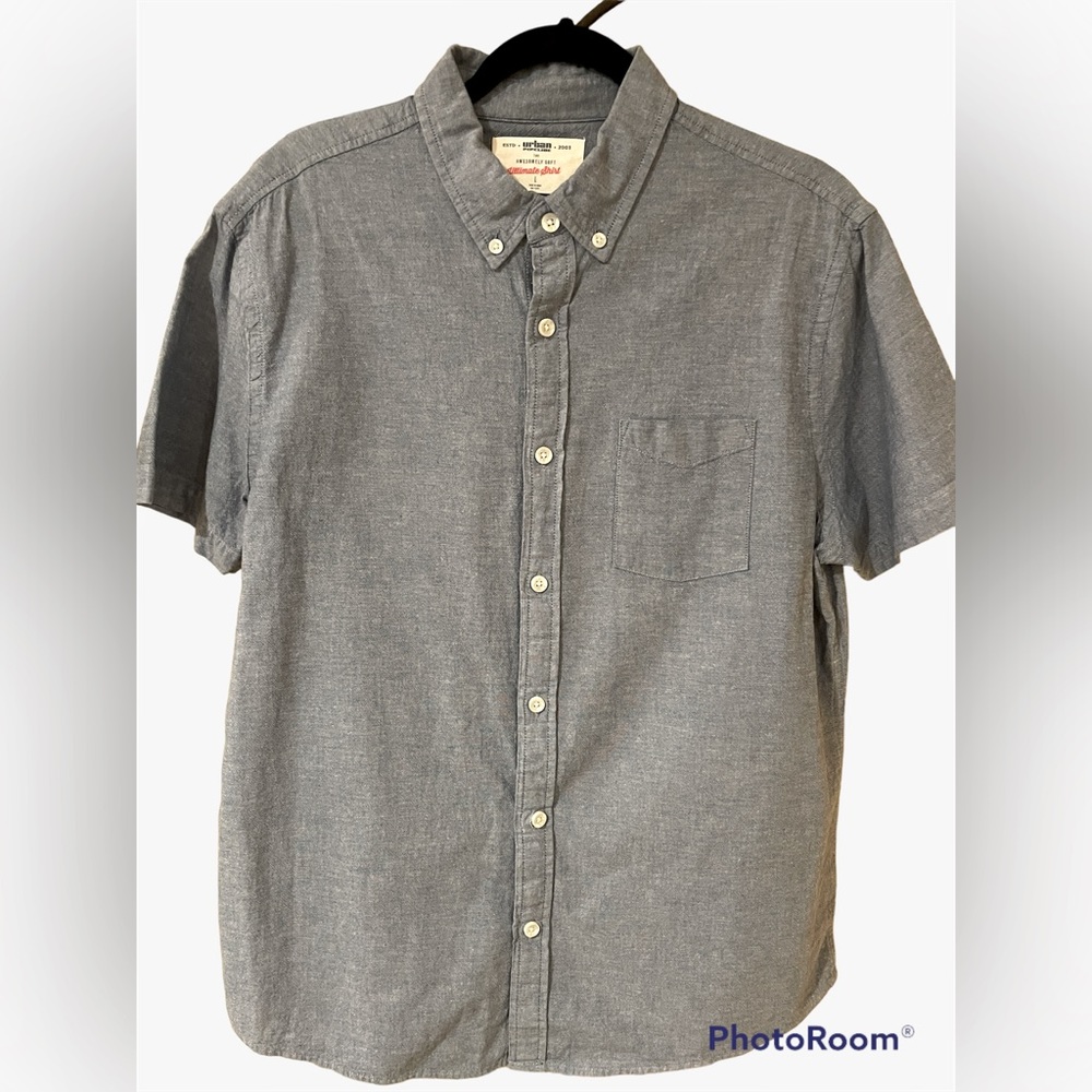 New men’s large button down short sleeve cotton shirt.